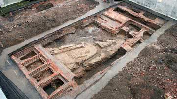 Vestígios do castelo encontrado na Inglaterra - Reprodução / Arqueologia de Cotswold
