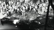 Manifestantes atacam jornais após notícia de morte de Vargas, em 1954 - Divulgação/Memorial da Democracia