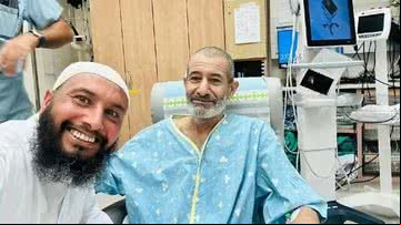Kaid Farhan Elkadi ao lado do irmão no hospital - Divulgação/Redes sociais