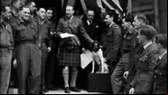 Judy recebendo a Medalha PDSA Dickin - Getty Images