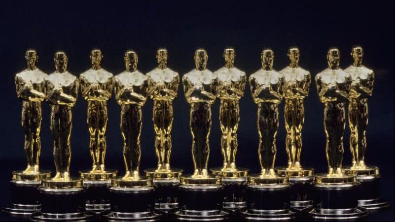 11 estátuas do Oscar alinhadas uma ao lado da outra em 1990 - Getty Images