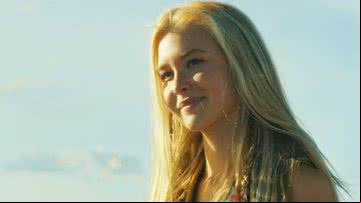 Isabel May como Elsa - Divulgação