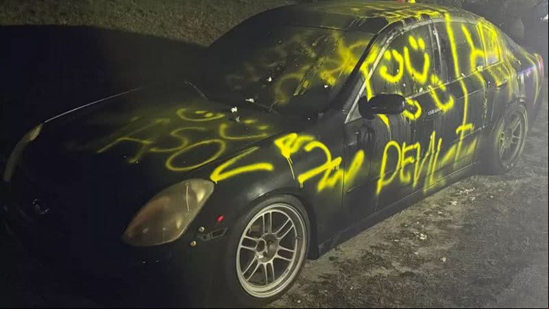 Registros do carro vandalizado - Gabinete do xerife de Volusia/facebook