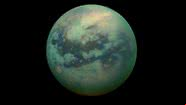 Titã, maior lua de Saturno - Domínio Público