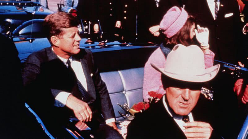 JFK no carro presidencial antes de seu assassinato - Bettmann Archive