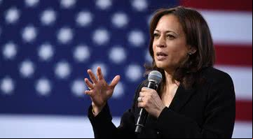 Fotografia de Kamala Harris durante discuro - Getty Images