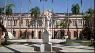 Fotografia de 2010 do prédio do Arquivo Nacional, no Rio de Janeiro - Foto por Leandro Neumann Ciuffo pelo Wikimedia Commons