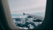 Imagem ilustrativa de visão de dentro de um avião - Foto de StockSnap, via Pixabay