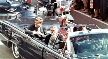 JFK em sua limusine momentos antes do assassinato - Domínio Público