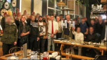 Grupo de neonazistas realizando uma saudação para Hitler, homenageando o ditador em seu aniversário - Reprodução/Departamento de Polícia de Victoria